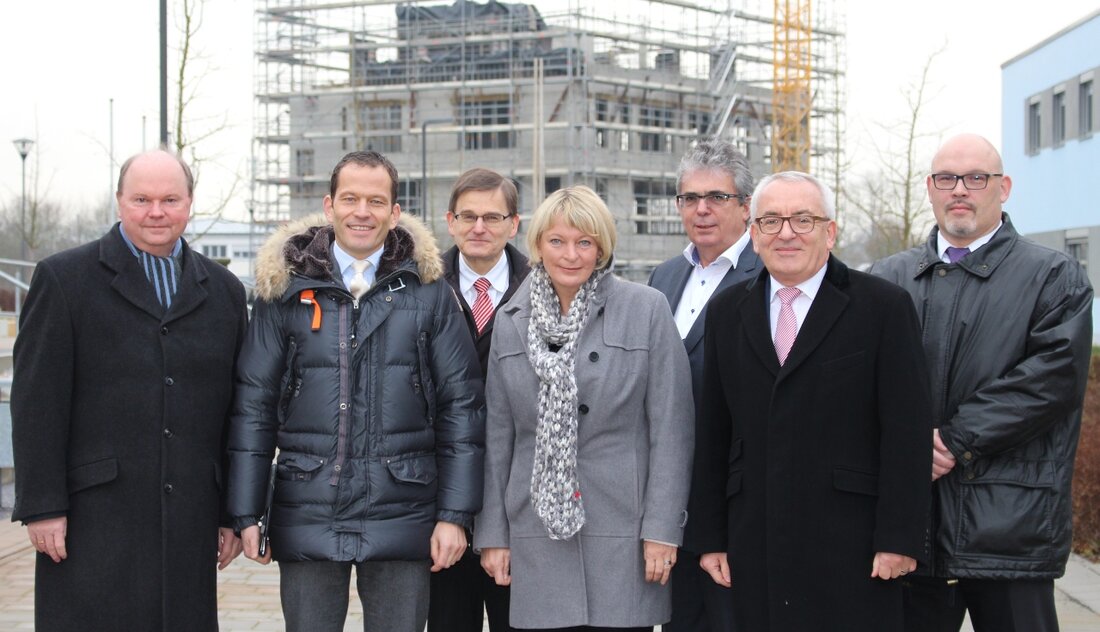Weiden. Der Bildungscampus der OTH Amberg-Weiden in Weiden wächst immer weiter. Das erkennt man nicht nur von Außen am Bau des E-House, auch im Inneren tut sich etwas: Mit der [&hellip;]