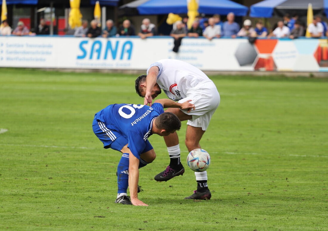 Etzenricht. Der SVE startet mit einem Spiel gegen FC Dingolfing in die zweite Englische Woche der Landesliga und trifft dann auf TB Roding, während Dingolfing nach einem 7. Platz talentierte Neuzugänge integriert.