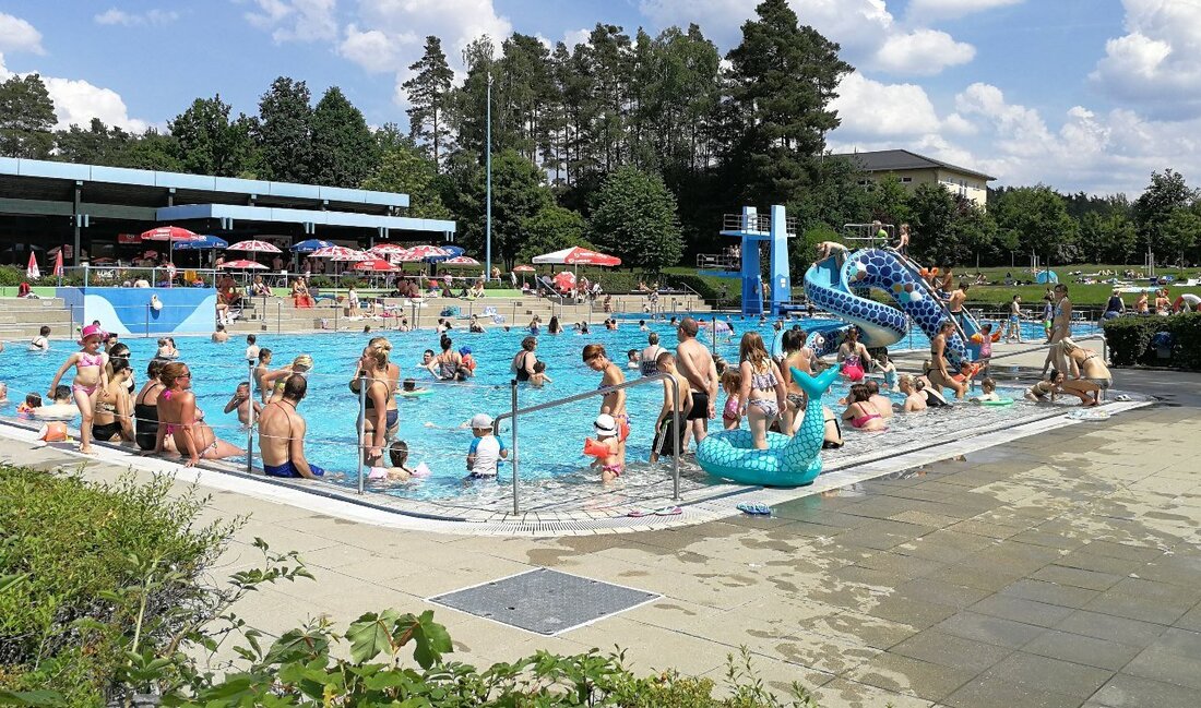 Grafenwöhr. An seinen ersten Sprung ins kühle Nass im neu eröffneten Waldbad in Grafenwöhr kann sich Bürgermeister Edgar Knobloch noch ganz genau erinnern – und das ist jetzt 40 Jahre [&hellip;]