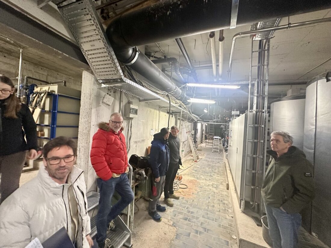 Amberg. Das Hockermühlbad startet am 1. Mai 2026 in die Freibadsaison, trotz Großsanierung. Zunächst öffnen Schwimmerbecken und Hauptgebäude; weitere Bereiche folgen, die neue Technik spart Energie und erhöht Zuverlässigkeit.