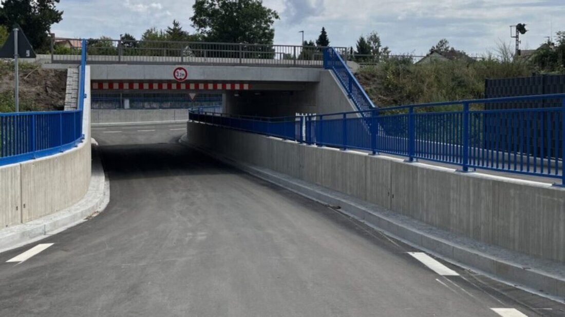 Schwandorf. Nach Abschluss der Großbaumaßnahme wird die Schwellenwerksunterführung in der Frühlingsstraße am 6. August 2026 am Abend wieder vollständig für den Verkehr freigegeben.