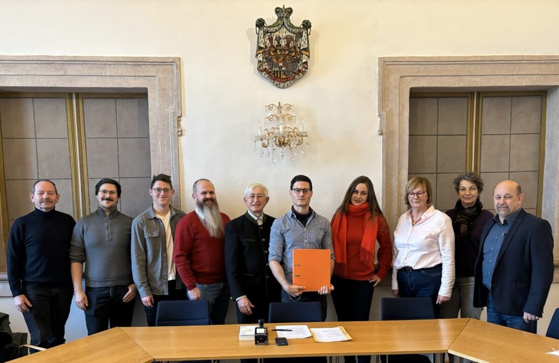 Etzenricht/Neustadt. Die Freien Wähler reichten bei Christian Renner im Landratsamt ihren Wahlvorschlag ein; dabei waren Rebekka Fischer und 60 Kandidierende, davon 18 Frauen und 42 Männer. Der Ausschuss tagt am 21. Januar.