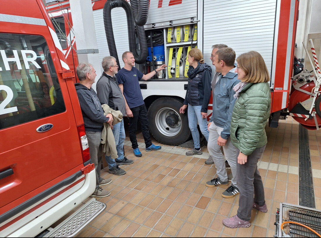 Flossenbürg. Das Feuerwehrhaus der FFW Flossenbürg ist mittlerweile 60 Jahre alt. Seit einiger Zeit wird über die Notwendigkeit diskutiert, es zu sanieren beziehungsweise neu zu bauen.