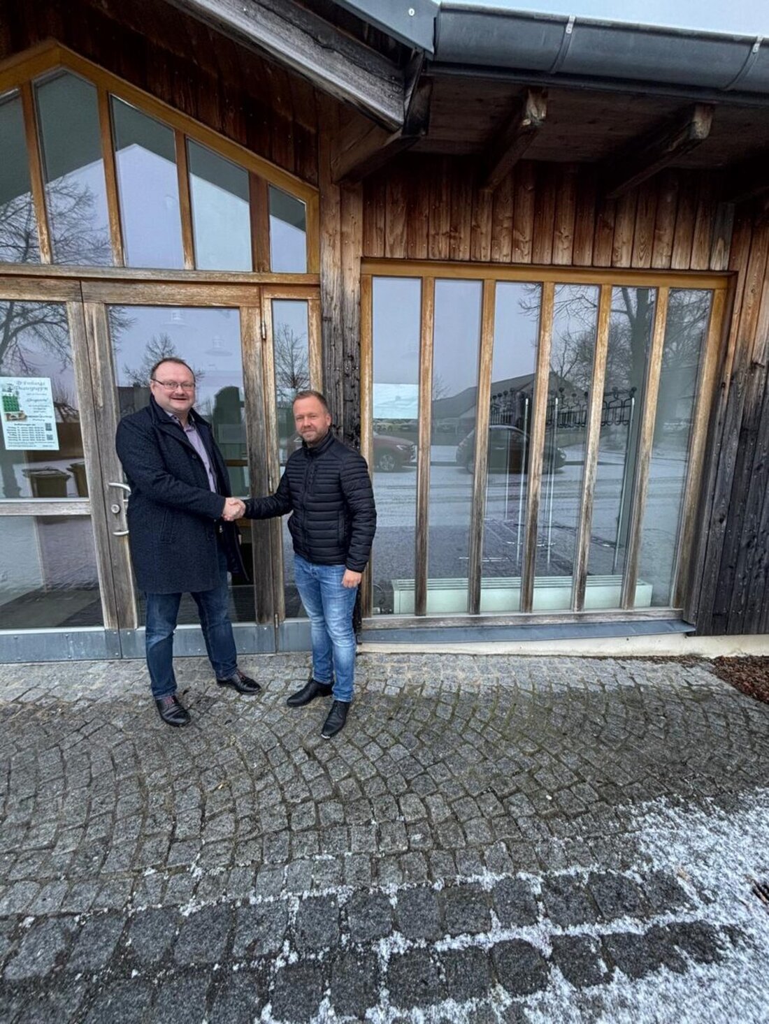 Freihung. Die Marktgemeinde erhält 390.000 € für die Sanierung des Gemeindezentrums aus den Fraktionsinitiativen des Freistaats Bayern, um es als kulturellen Treffpunkt zu modernisieren. Das Projekt umfasst unter anderem die Erneuerung von Böden, Dach, Heizung und den Einbau einer Küche.