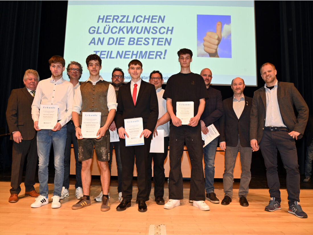 Weiden. Ein besonderer Moment lag am Sonntag in der Luft: 137 junge Frauen und Männer aus dem Handwerk wurden im Rahmen einer feierlichen Freisprechung in der Max-Reger-Halle in Weiden offiziell in den Gesellenstand erhoben. Ein Tag voller Stolz, Emotionen – und Aufbruchsstimmung.