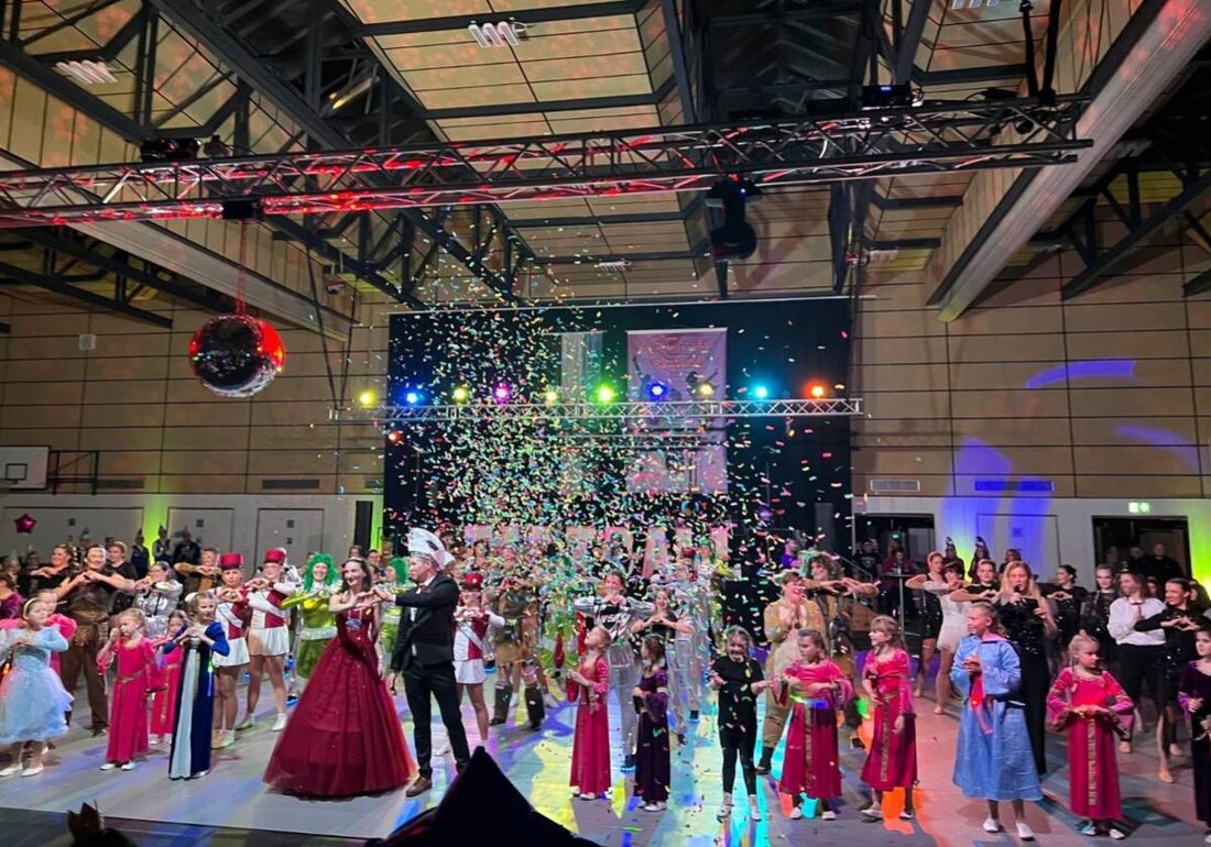 Mitterteich. Mitterteicher Gaudiwurm lädt in der Mitterteich, Mehrzweckhalle zum Mitterteicher Stadtball ein und feiert die 5. Jahreszeit mit Tanz, Auftritten und Barbetrieb am 24. Januar 2026 ab 19.11 Uhr. Ticket gibt es online über okticket.de.