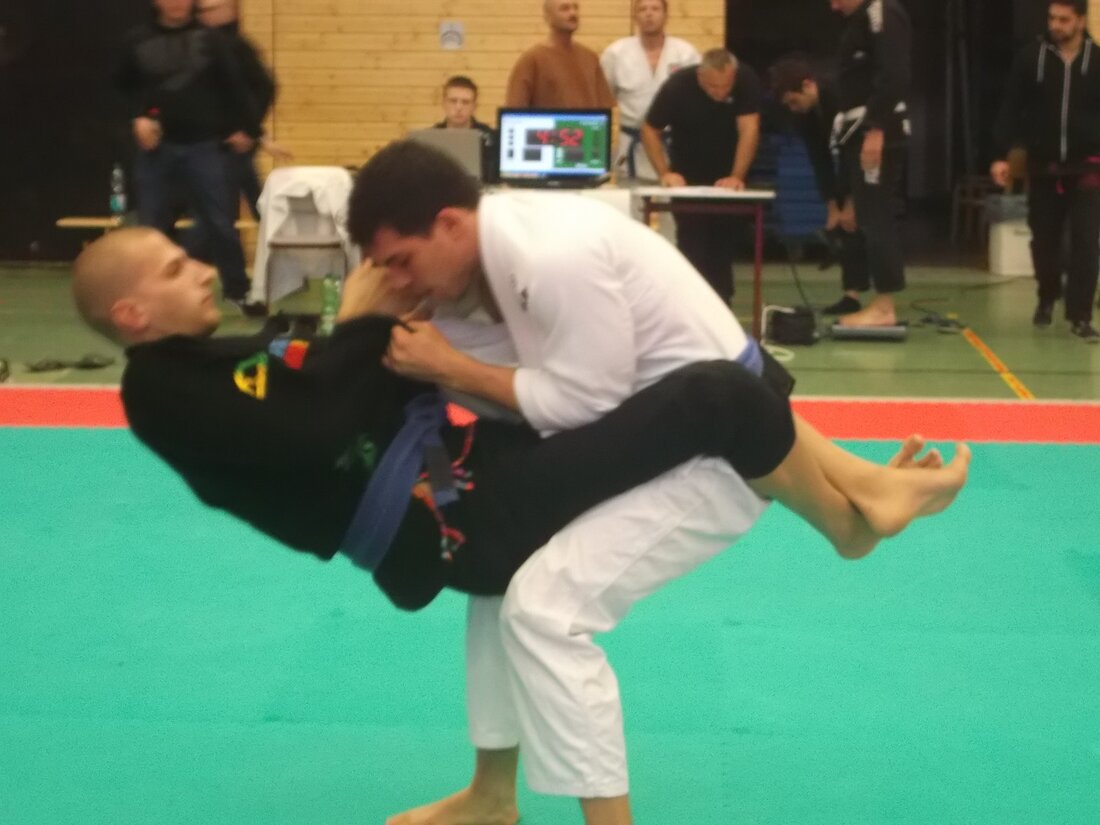 von Chris Sternitzke Weiden/Tirschenreuth. Vor rund einer Woche gab es hier auf OberpfalzECHO einen Bericht über eine nicht allseits bekannte Sportart: Die Meisterschaften im Brazilian Jiu-Jitsu wurde in den Fokus [&hellip;]