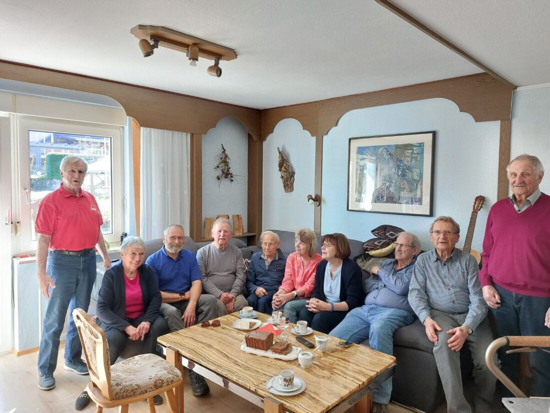 Weiden. Zum 85. Geburtstag von Horst Gradewald gratulierten Vereine, Weggefährten und Nachbarn. Anekdoten würdigten sein jahrzehntelanges Ehrenamt, vom Gewerkschafter bis zum Gründer von Fit mit 60.