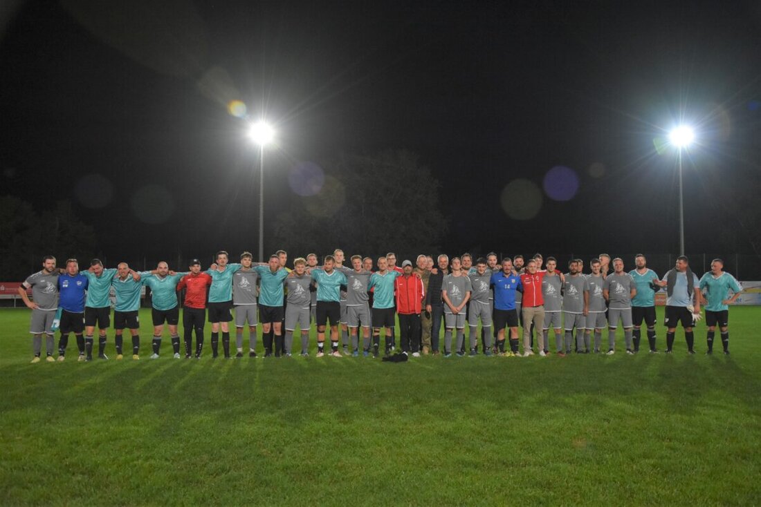 Flossenbürg. Die 3. Batterie des Weidener Artilleriebataillons 131 verlor ein Freundschaftsspiel 5:0 gegen TSV Flossenbürg, wobei Spaß und Fairness im Vordergrund standen. 