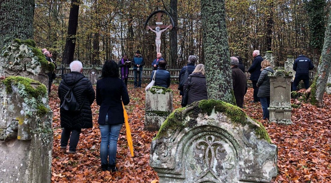 Grafenwöhr/Vilseck. “Wenn wir ferne sind und weit, wer wird denn am Grabe beten zur Allerseelenzeit“? Die Frage stellte einst der Heimatdichter Erhard Trummer aus dem aufgelösten Übungsplatzdorf Haag. Alljährlich liefern [&hellip;]