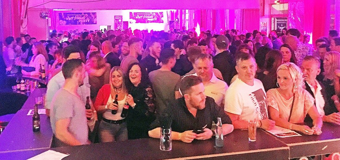 Weiden. Eine Party feiern und dabei noch Gutes tun – das sind die Zutaten des absolut gelungenen Jubiläums gewesen, das am Dienstag in der ausverkauften Event-Location der Weidener Mehrzweckhalle über [&hellip;]