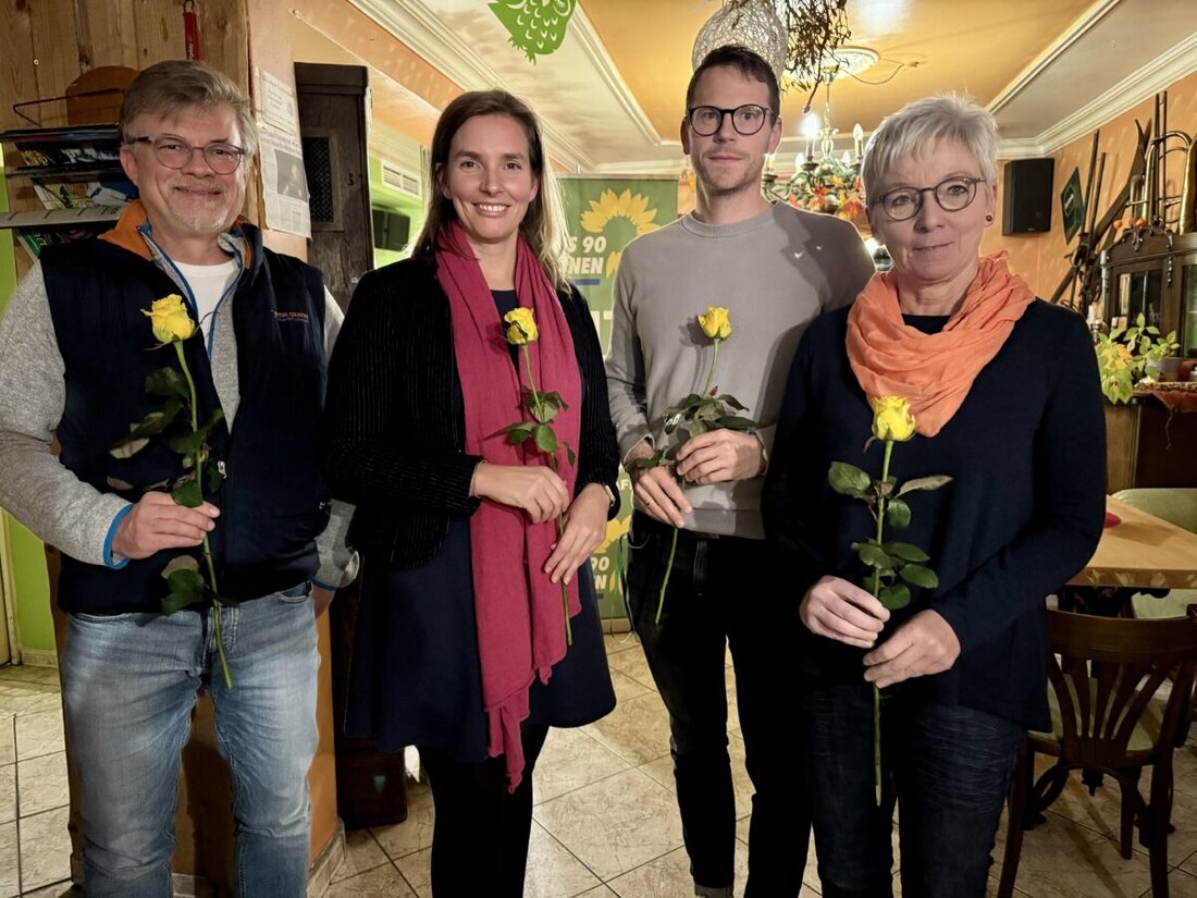 Weiden. Der Grünen-Kreisverband präsentiert nach der Jahreshauptversammlung mehrere neue Vorstandsmitglieder, inklusive Matthias Riedl als neuen Sprecher. Zukünftige Veranstaltungen umfassen ein Fachgespräch am 6. Dezember und den Besuch des Weihnachtsmarkts am 13. Dezember.