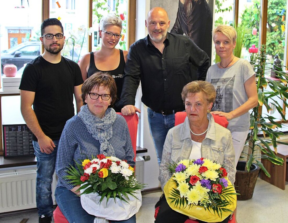 Eschenbach/Kemnath. Zwei Jubilare feiern die Friseure im Salon Roman Kill. Eine von ihnen hängt nach über 50 Jahren im Geschäft die Schere an den Nagel.  Anita Heser aus Kemnath und Sieglinde [&hellip;]