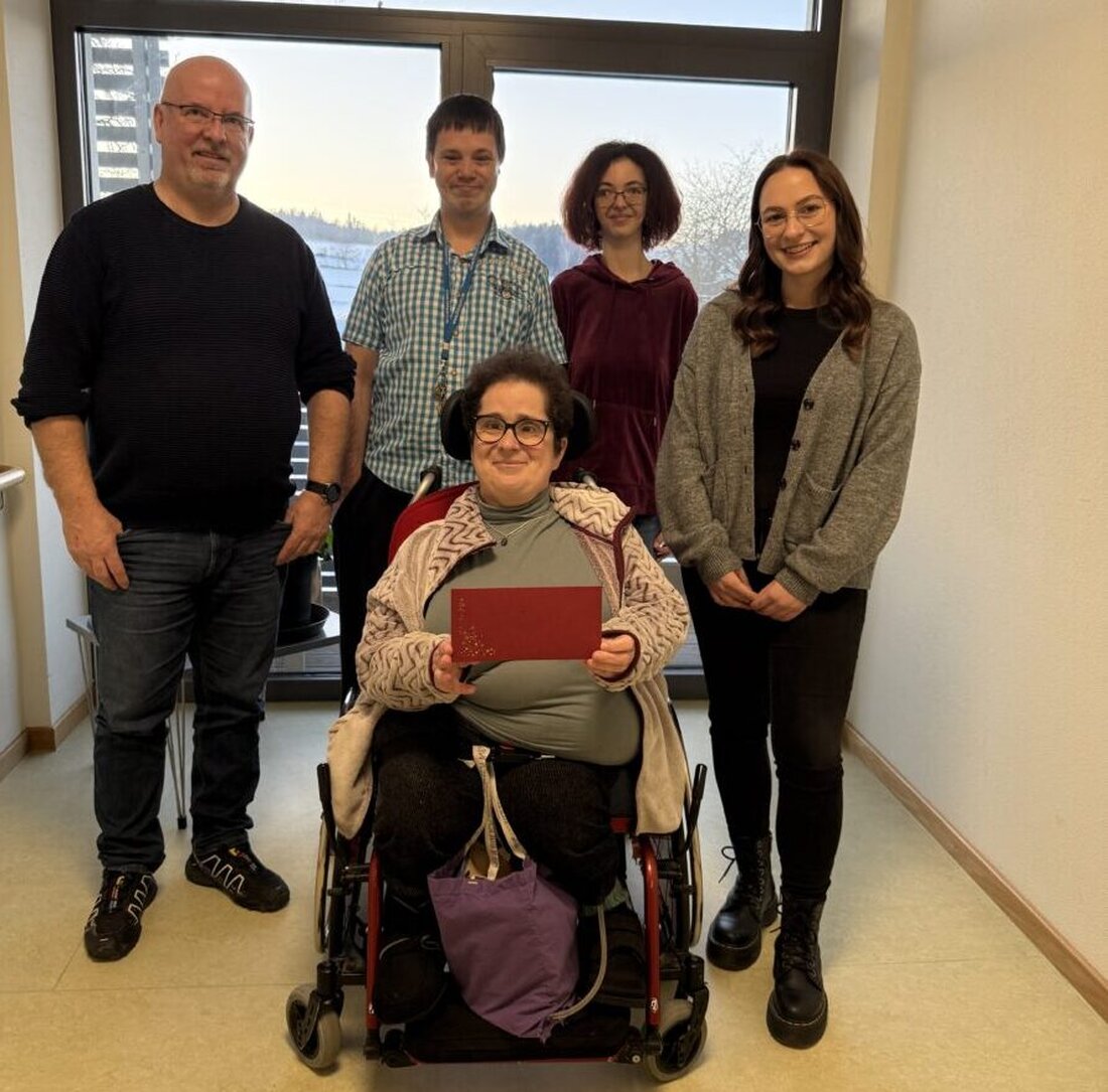 Plößberg. Im Friseursalon Hair by Romy sammelten Kundinnen und Kunden in der Vorweihnachtszeit fleißig Spenden. 700 Euro gingen an die Wohngemeinschaften St. Benedikt in Windischeschenbach.