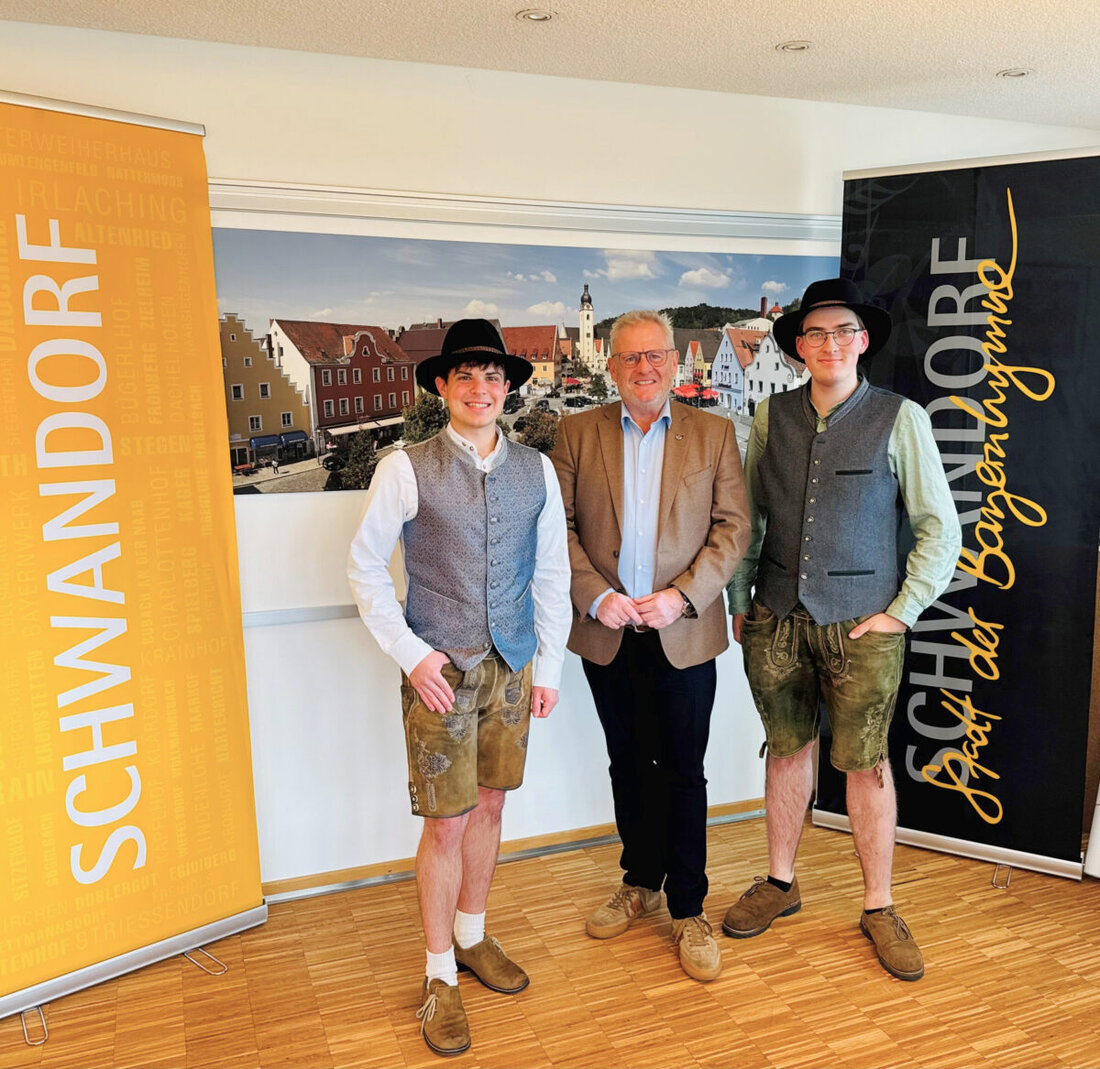 Schwandorf. Die Fronberger Kirwa findet vom 18. bis 20. Oktober 2025 mit Baum, Tanz und Festgottesdienst statt, und Oberbürgermeister Feller wurde von Kirwaburschen eingeladen.