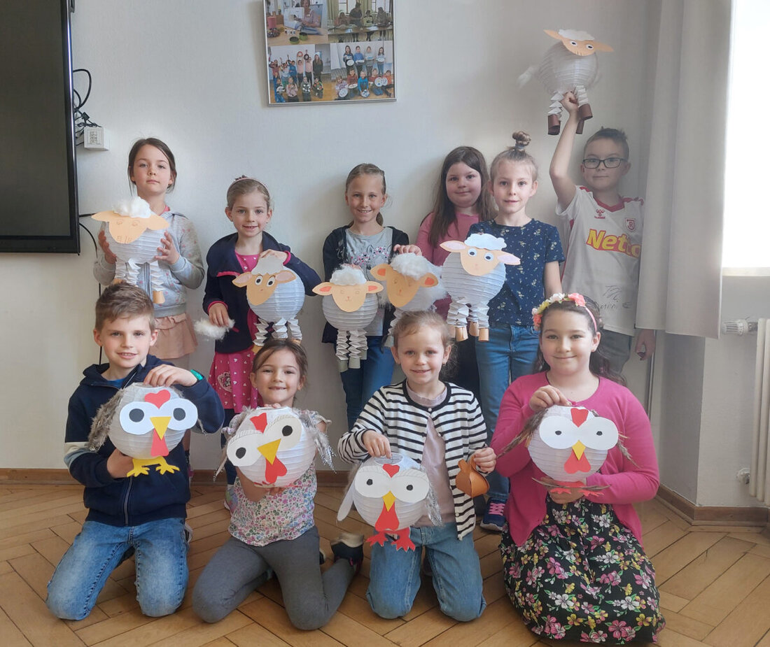 Maxhütte-Haidhof. Beim Frühlingsbasteln im MehrGenerationenHaus nahmen 20 Kinder teil und zeigten ihre Kreativität. Ehrenamtliche Helferinnen machten den Nachmittag besonders.