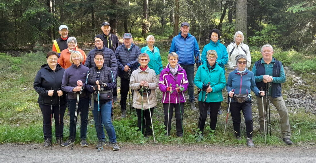 Pressath. 20 Sportler genossen beim Frühstückswalking der Nordic-Walking-Abteilung des TSV Pressath Natur und Frühstück. Die nächste Veranstaltung findet am 27. September statt.