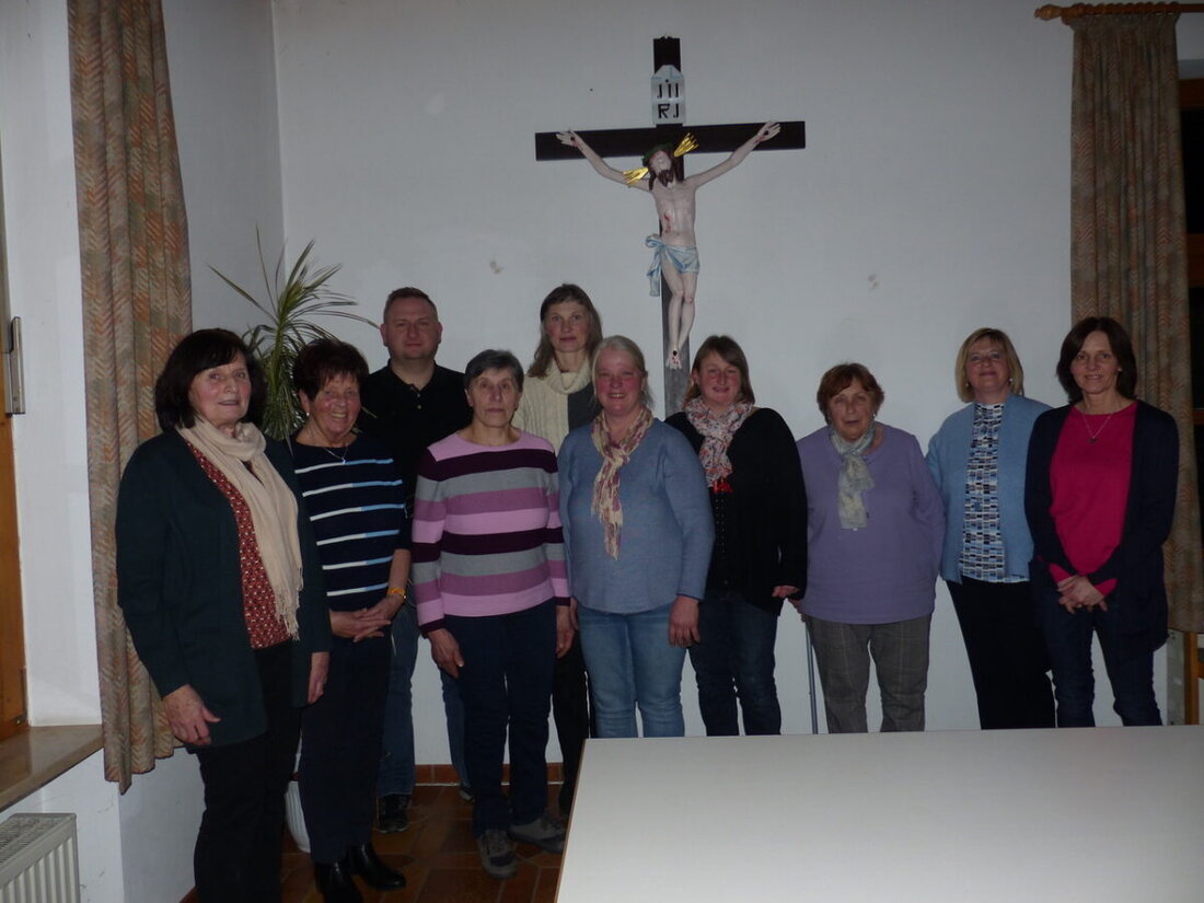 <span class="excerpt_part">...Kräuterbüschelbinden wurden hervorgehoben. Besondere Aufmerksamkeit galt der Ankündigung des <strong>100</strong>-jährigen Fahnenjubiläums am 25. Mai und dem geplanten Fastenessen am Palmsonntag, dem 13. April. Wichtiger Beitrag zu Gemeinschaft und Gesellschaft Pfarrer...</span>