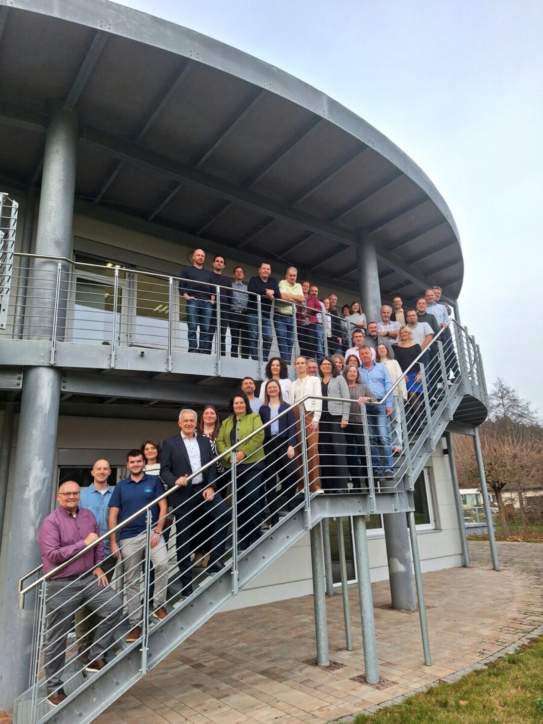 Erbendorf. Rund 40 Führungskräfte des Landratsamts Tirschenreuth tagten zwei Tage im Aribo Hotel. Im Fokus standen Digitalisierung, Informationssicherheit und Führung; Landrat Roland Grillmeier hob Nutzen des Austauschs hervor.