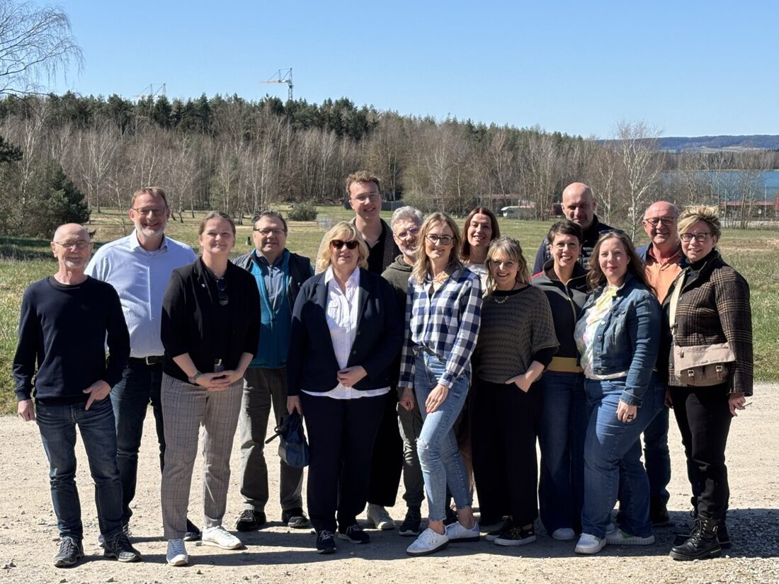 Wackersdorf. Der Ortsverband BÜNDNIS 90/DIE GRÜNEN feierte sein fünfjähriges Jubiläum und setzt sich für ökologische Verantwortung, soziale Gerechtigkeit und politisches Mitgestalten ein. Für 2025 planen sie Informationsabende und Aktionen, insbesondere für die Kommunalwahl 2026.