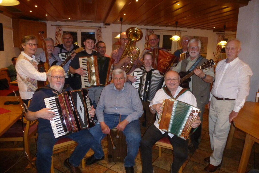Kaltenbrunn. Beim Musikantenstammtisch überzeugten 13 Interpreten mit Volks- und Wirtshausliedern, die das Publikum zum Mitsingen und Tanzen animierten. Nächster Termin: 3. Oktober.