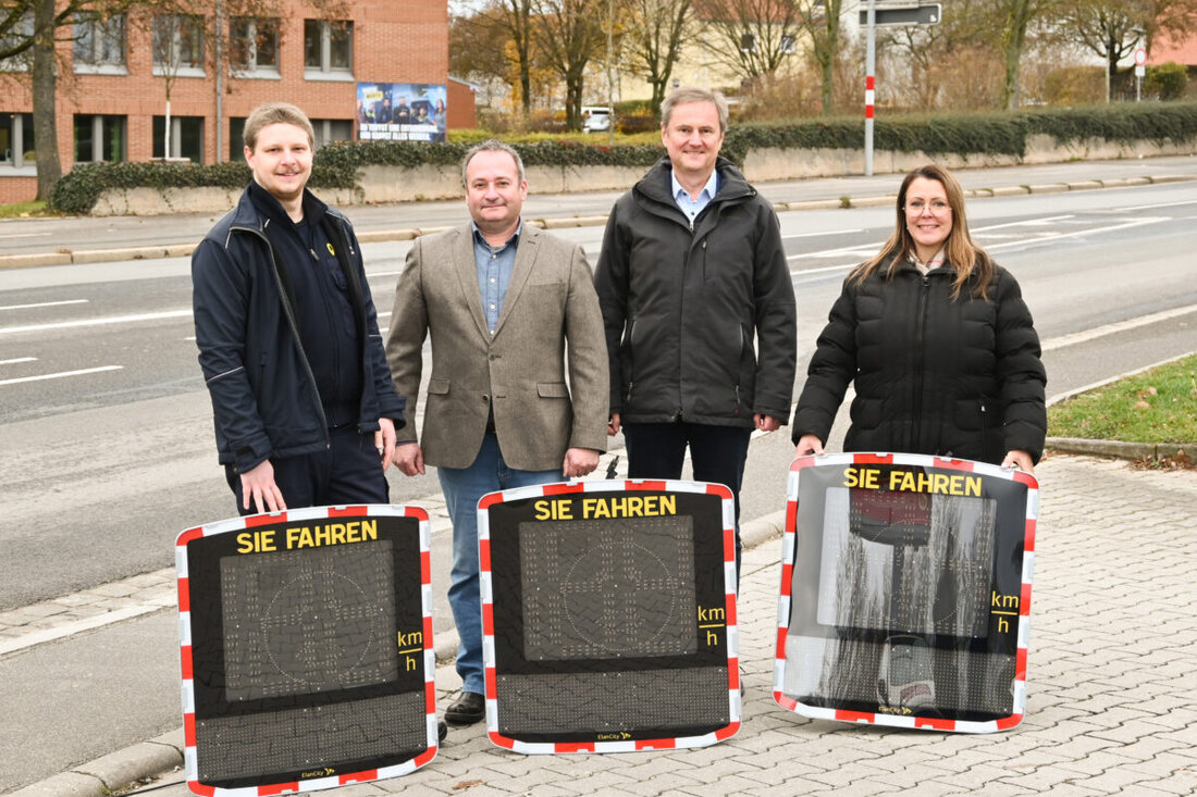Amberg. Die Stadt hat fünf neue Geschwindigkeitsanzeigen installiert, um die Verkehrssicherheit zu erhöhen, besonders an Schulen und Spielplätzen. Sie sind aus der Stadtteile-Million mit 10.000 Euro finanziert und solarbetrieben.