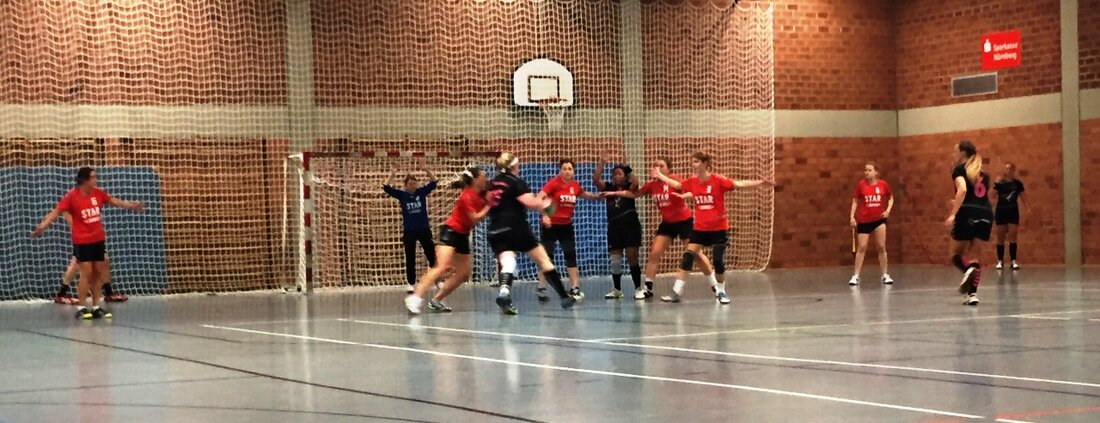 Weiden. Die Frauen des HC Weiden fuhren zu ihrem Tabellennachbarn HV Oberviechtach. Der Start war extrem holprig. Schon nach den ersten Minuten lagen die Gäste mit 0:3 zurück. Von Jannis Prelle [&hellip;]