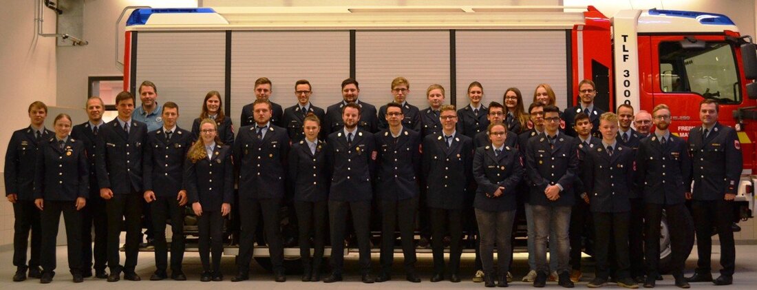 Parkstein. 24 Teilnehmer der Feuerwehren Parkstein, Hammerles und Neuhaus absolvierten kürzlich die Sprechfunkausbildung. Einen ganzen Samstag und in einer Abendschulung lernten die 17 Männer und sieben Frauen neben Rechtsgrundlagen, physikalischen [&hellip;]