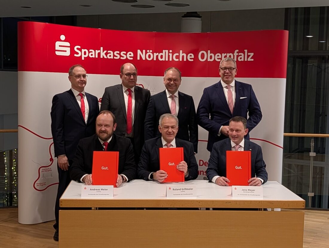 Weiden. Dr. Jens Michael Heine beendet seinen Vorstandsvertrag bei der Sparkasse Oberpfalz Nord auf eigenen Wunsch zum 31. Dezember 2026. Er wechselt zur Sparkasse an Volme und Ruhr und bleibt bis dahin im Vorstand aktiv.