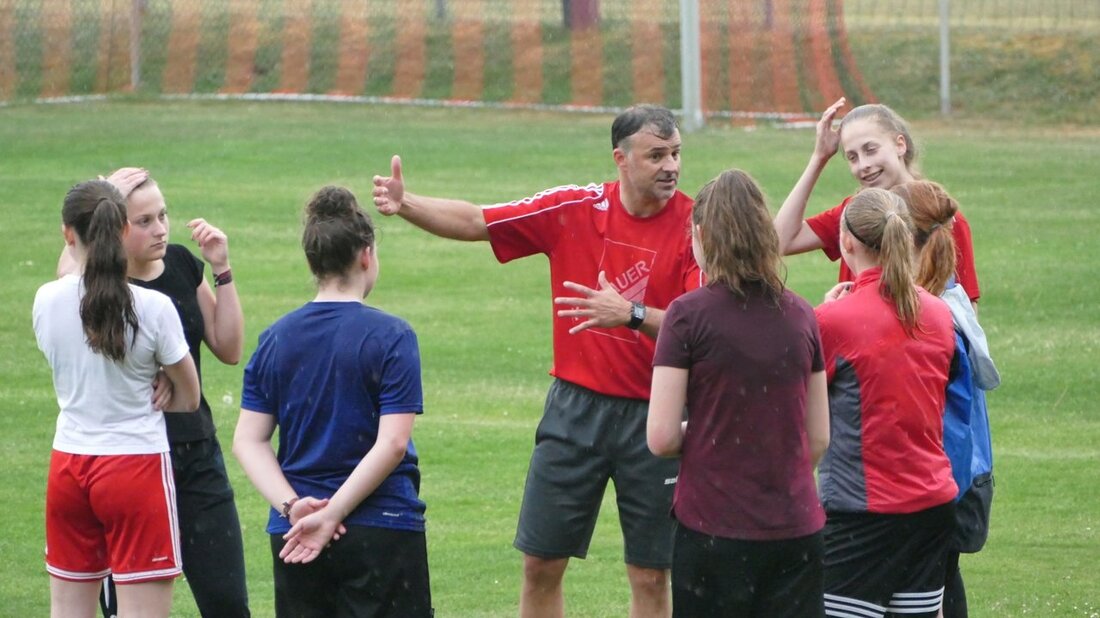 Luhe-Wildenau. Der Startschuss ist gefallen. In Luhe-Wildenau wächst die nächste Generation Fußballfrauen heran: Beim Schnuppertraining der neu gegründeten Fußballmannschaft zeigten die Damen vollen Einsatz.  Von Berndt Gradl Beim Schnuppertraining des [&hellip;]