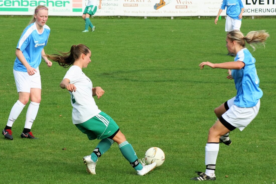 Luhe-Wildenau/Neudorf. Die Frauen des TSV Neudorf übernehmen nach der Heimniederlage gegen Theuern die rote Laterne. Der Gast war spielerisch einfach reifer und nutzte seine Chancen eiskalt aus: Somit entführt der Aufsteiger die [&hellip;]