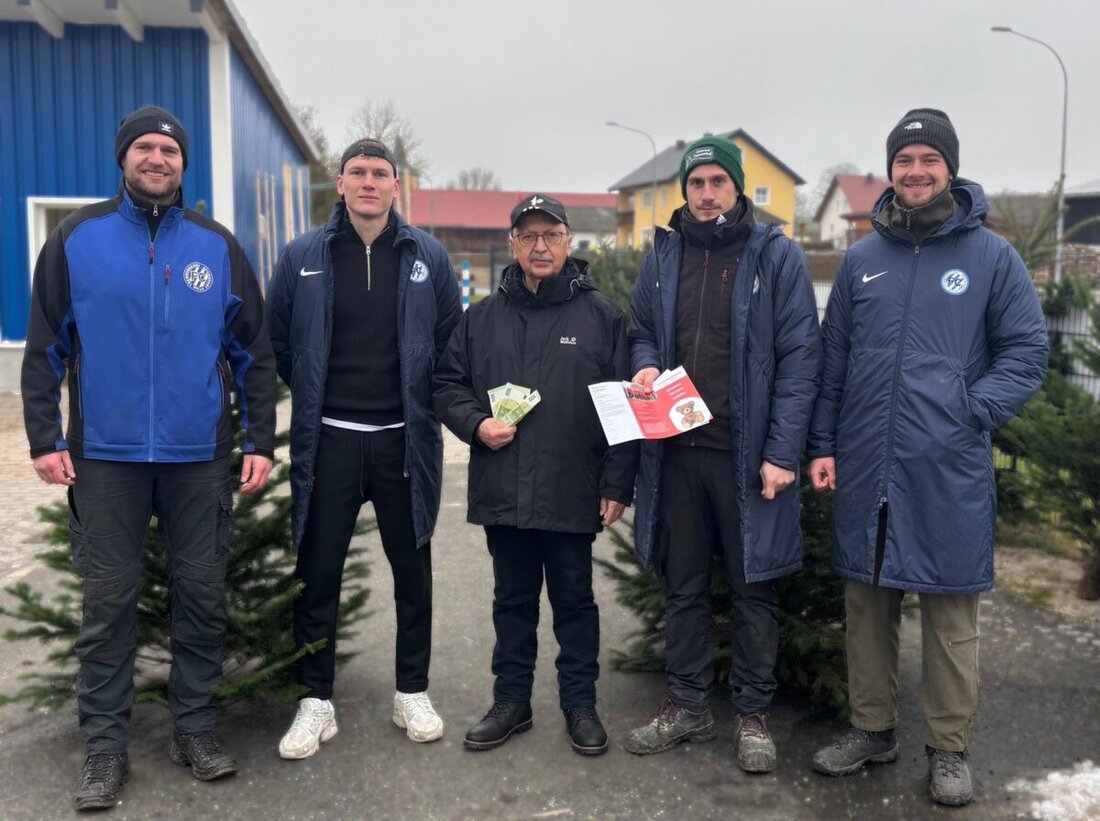 Tremmersdorf. Vom Christbaumverkauf des FC Tremmersdorf/Speinshart inspiriert, spenden Creußen-Kicker 500 Euro an die Kinderkrebshilfe Oberpfalz-Nord. Andreas Steinl dankt, erklärt die Hilfe und lobt das Engagement der FC-Spieler.