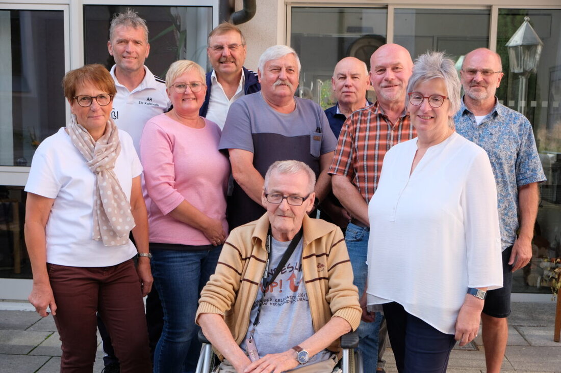 Pressath. Zum 80. Geburtstag von Hans Dieter D'Zenit feiern Weggefährten im Seniorenzentrum einen prägenden Spieler, Trainer, Schiedsrichter und Talente-Förderer des regionalen Fußballs.