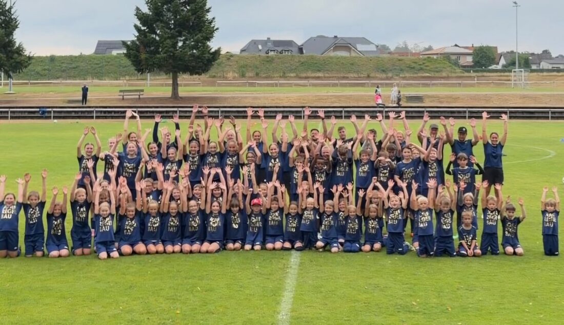 Eslarn. Drei Tage lang stand das Sportzentrum ganz im Zeichen des Fußballnachwuchses. Bei der Ferien-Fußballschule des Turn- und Sportvereins übernahmen insgesamt 68 Kinder aus den Jahrgängen 2010 bis 2020 das Spielfeld auf dem bestens gepflegten A-Fußballplatz.