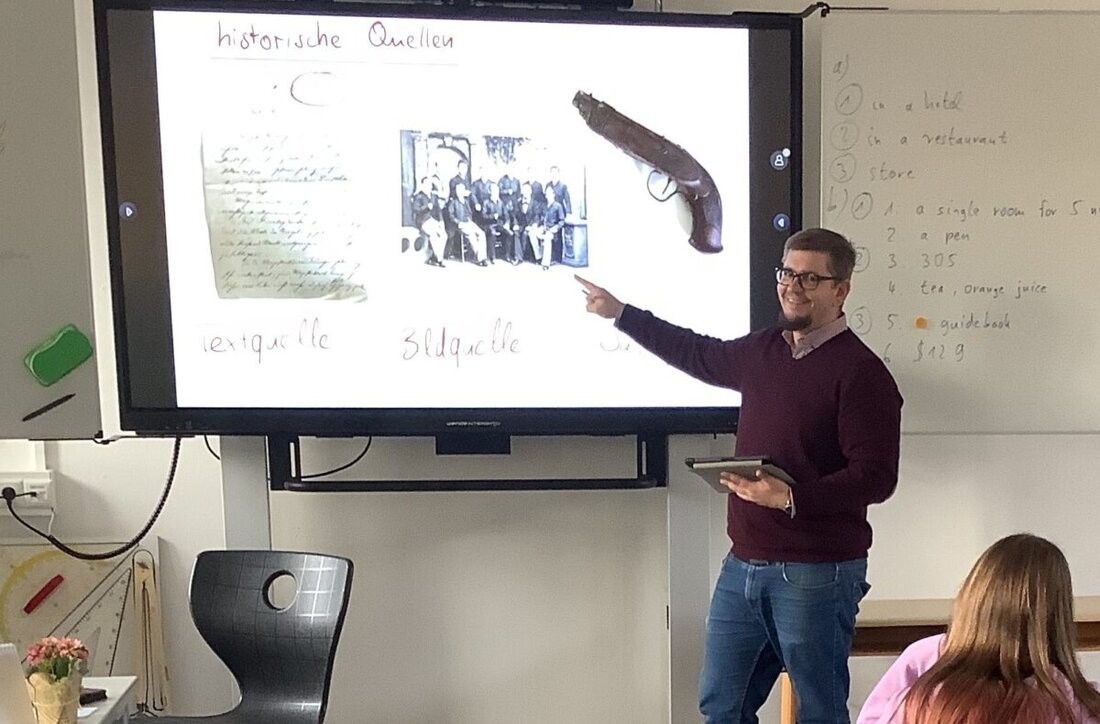 Pressath. Die Grund- und Mittelschule Pressath wird als eine von 118 Schulen für ihr Engagement im MINT-Bereich als "Digitale Schule" ausgezeichnet. Neben Tablets wurden auch digitale Tafeln in allen Klassenräumen installiert. 