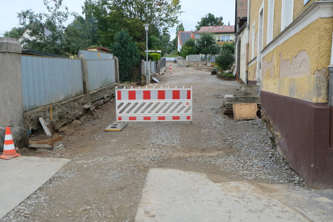 Floß. Der Ausbau des Gärtnerwegs und die Erneuerung von Wasser- und Abwasserleitungen stehen vor dem Abschluss, weitere Arbeiten sowie Investitionen in Schule und Kindergärten sind geplant.