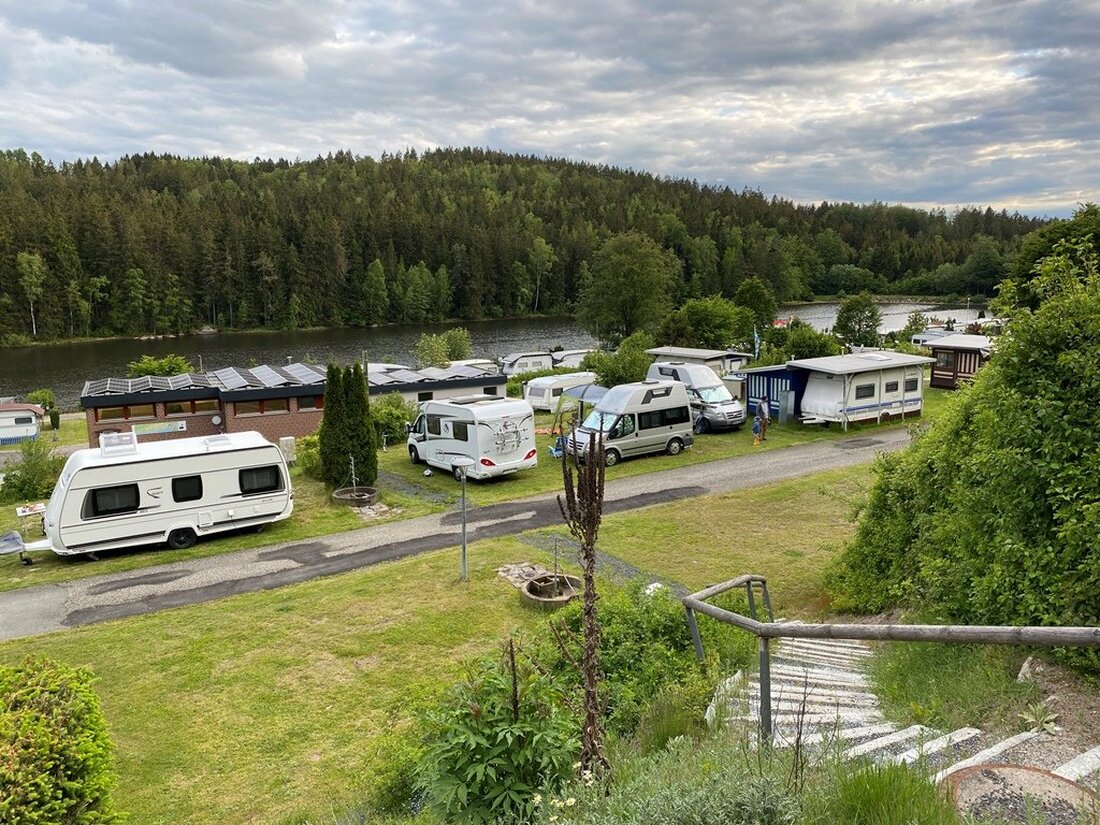 Flossenbürg. Wem die Gemeinde die Gaststätte am Gaisweiher verpachtet, will sie sich als gebranntes Kind diesmal sehr genau ansehen. Bürgermeister Thomas Meiler vertröstet im Gemeinderat auf nächstes Jahr. Das bedeutet [&hellip;]