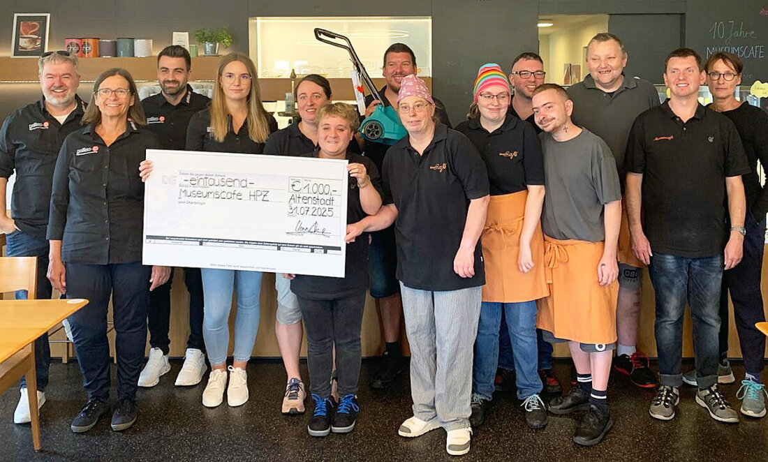 Altenstadt. Das Museumscafé Flossenbürg des Heilpädagogischen Zentrums Irchenrieth erhielt eine Spende von 1.000 Euro von galileo-ip Ingenieure GmbH für einen neuen Rasenmäher. Die Firma unterstützt jährlich eine soziale Einrichtung in der Region.