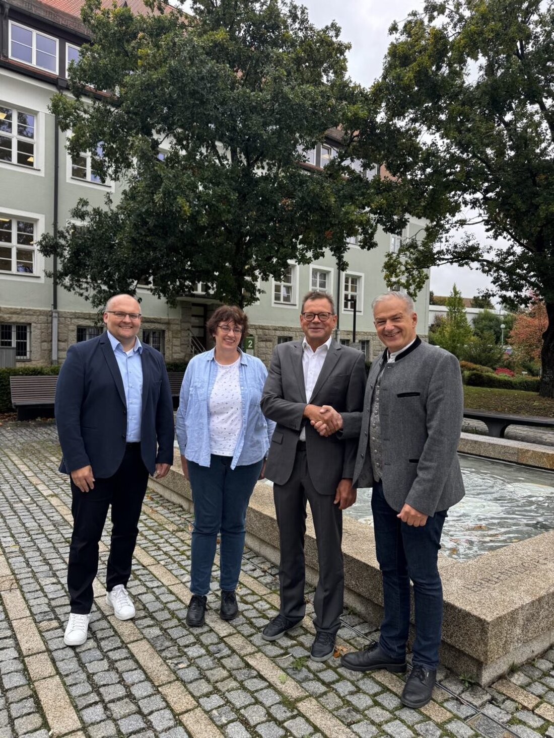 Tirschenreuth. Gartenfachberater Harald Schlöger geht in den Ruhestand. Er prägte die Landesgartenschau 2013. Nachfolgerin wird Manuela Pappenberger, zudem stößt Melanie Kellner neu dazu.