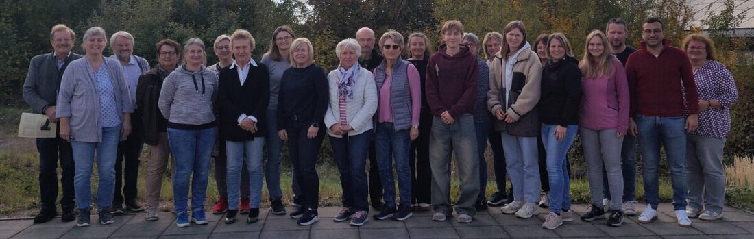 Schwandorf. Der Gartenpflegerkurs des Landkreises ist erfolgreich zu Ende gegangen: 20 Teilnehmer bestanden die Prüfung. Der kostenlose Kurs umfasste neun Tage mit Theorie und Praxis zu Obstbaumschnitt, Boden und Pflanzenschutz.