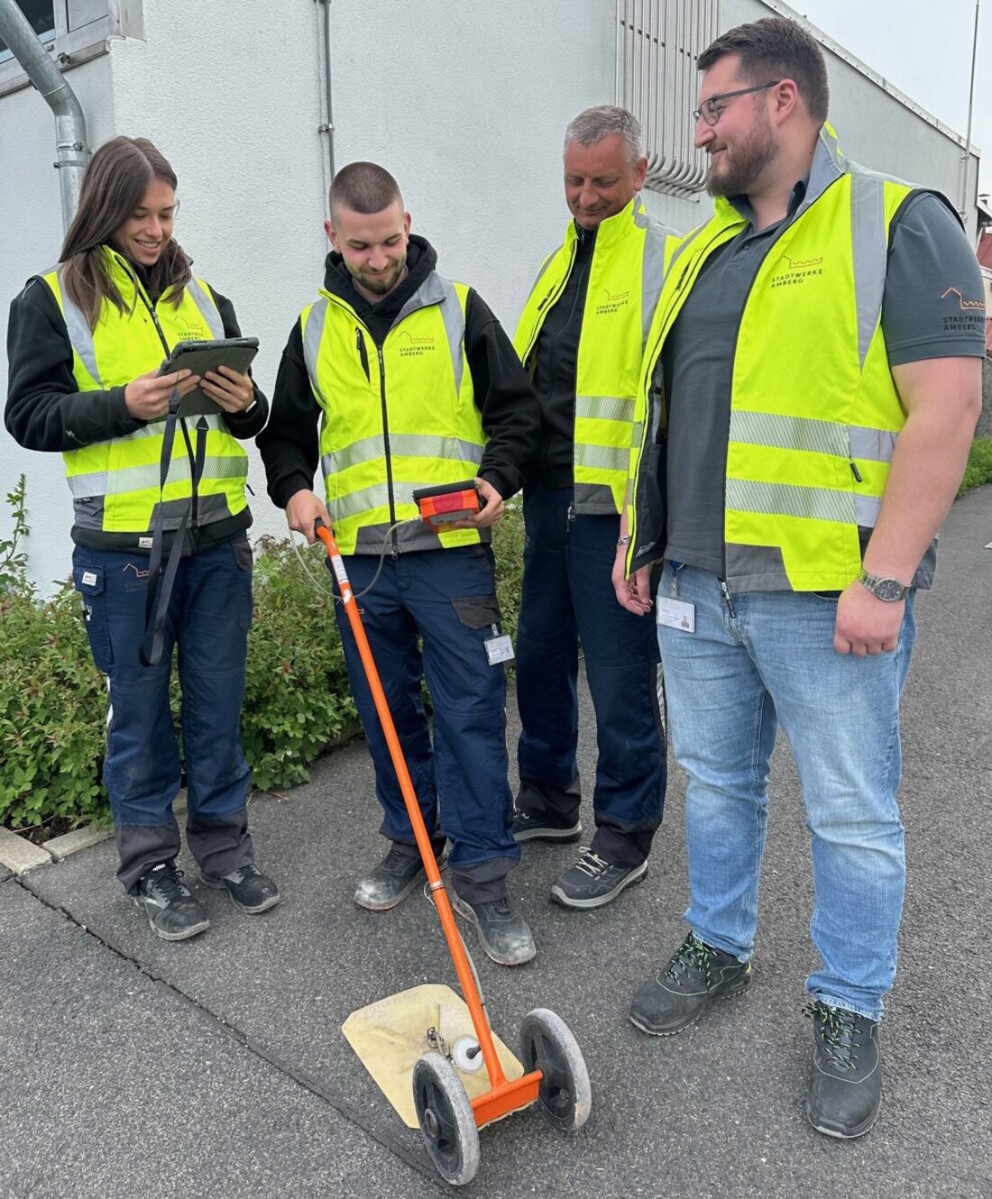 Amberg. Zur Überprüfung des gesamten Gasrohrnetzes, ist ab 12. Mai die Spezialfirma PRT Energietechnik GmbH im Auftrag und Zusammenarbeit der Stadtwerke Amberg im gesamten Versorgungsgebiet Amberg, Kümmersbruck sowie in Poppenricht, Witzlhof und Traßlberg bis Ende August unterwegs.