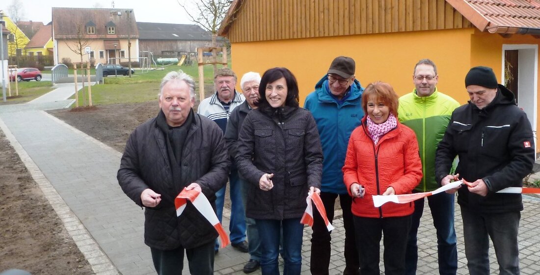 Parkstein/Hammerles. Bereits bei früheren vorbereitenden Untersuchungen und bei den Bürgerbeteiligungen zur Dorferneuerung in Hammerles war die Wiederherstellung von Fußgängerwegen zwischen den Ortteilen Guthammerles und Dorfhammerles, die durch die Schweinenaab räumlich getrennt [&hellip;]