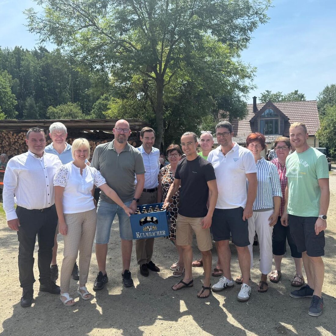 Störnstein. Beim Stodlfest des CSU Ortsverbandes Störnstein genossen über 200 Gäste Speisen und Getränke und einen triebfreudigen Quittenbaum wurde gepflanzt.