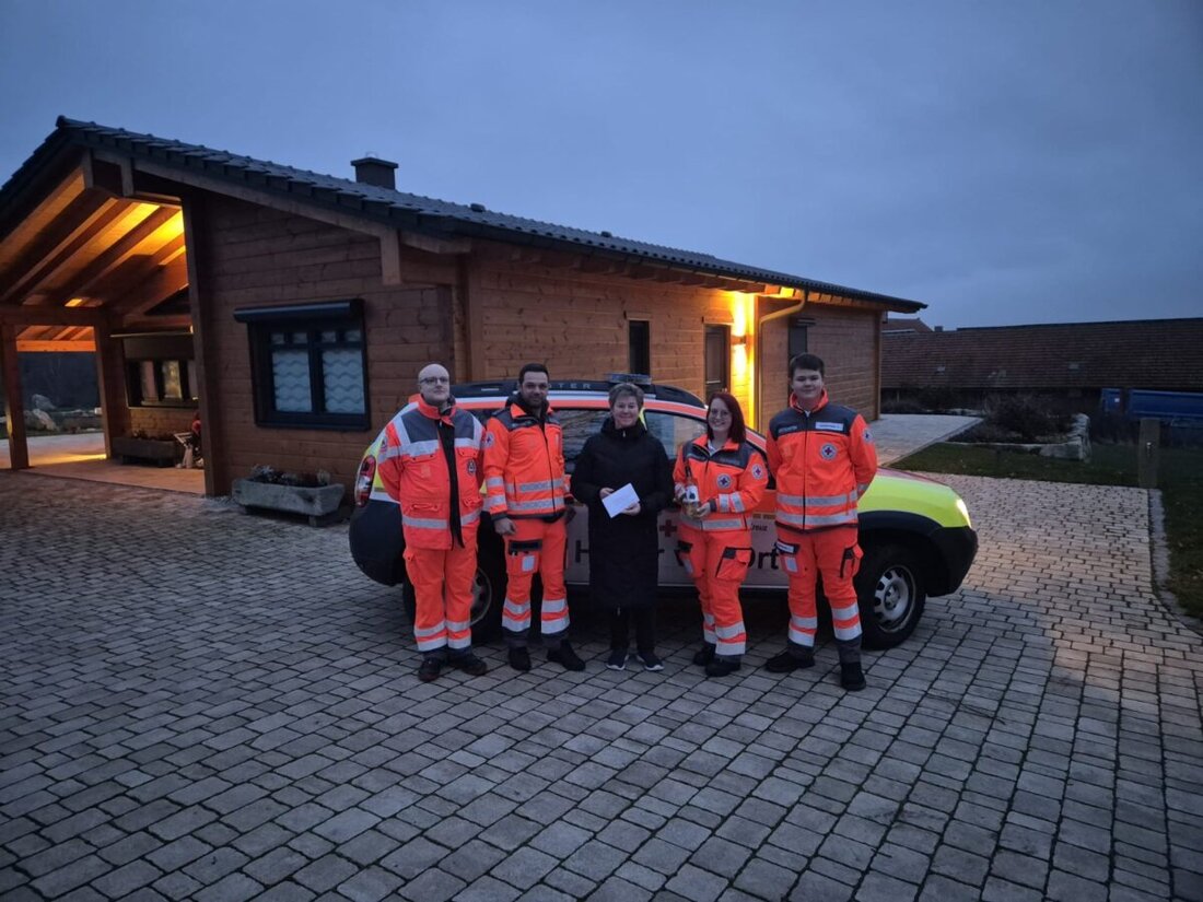 Windischeschenbach. Nach ihrem 60. Geburtstag sammelte Katrin Senft aus Pleisdorf statt Geschenken Spenden und stockte auf 1.000 € auf. Davon profitiert die BRK Bereitschaft Helfer vor Ort Windischeschenbach.