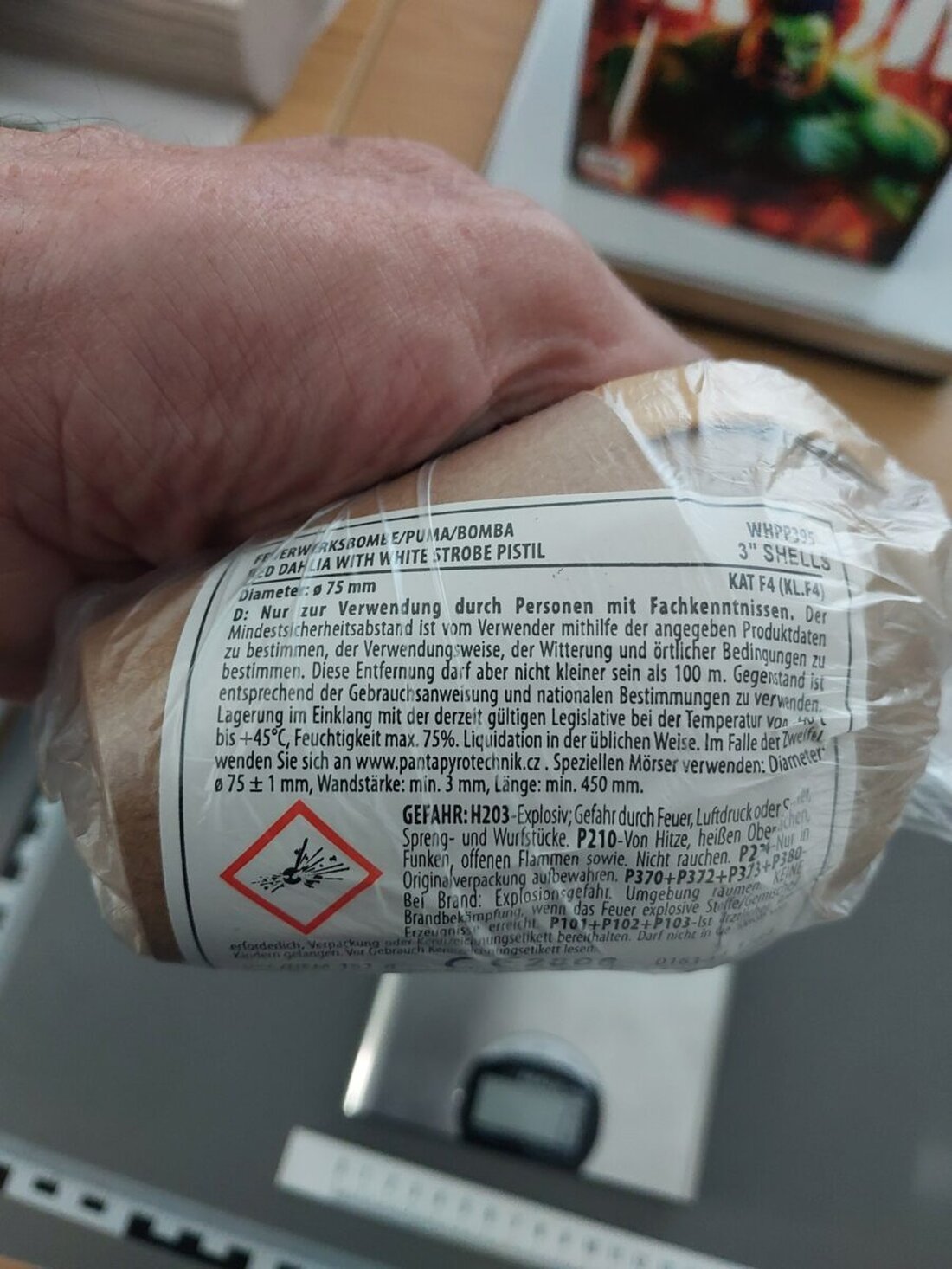 Waldsassen. Bei Kontrollen in der Grenzregion stellten Bundespolizisten Pyrotechnik, Waffen und Drogen sicher, warnten vor der Einfuhr solcher Gegenstände aus Tschechien.