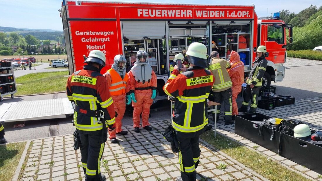 Irchenrieth. Bei einem Gefahrstoff-Unfall im HPZ Irchenrieth wurde ein aufgeblähter Kanister mit umweltgefährlichem Waschmittel entdeckt. Rund 60 Einsatzkräfte waren beteiligt, der Einsatz endete ohne weitere Gefahren.