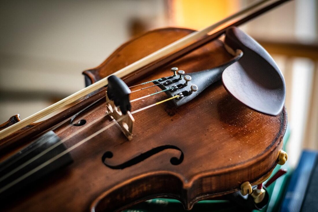 Prag. Der Zukunftsfonds blickt zum Jahresende auf fast 800 geförderte deutsch-tschechische Projekte. Zum Start 2026 lädt er zu Konzerten, Theater und Ausstellungen ein; erste Anträge bis 31. Dezember.