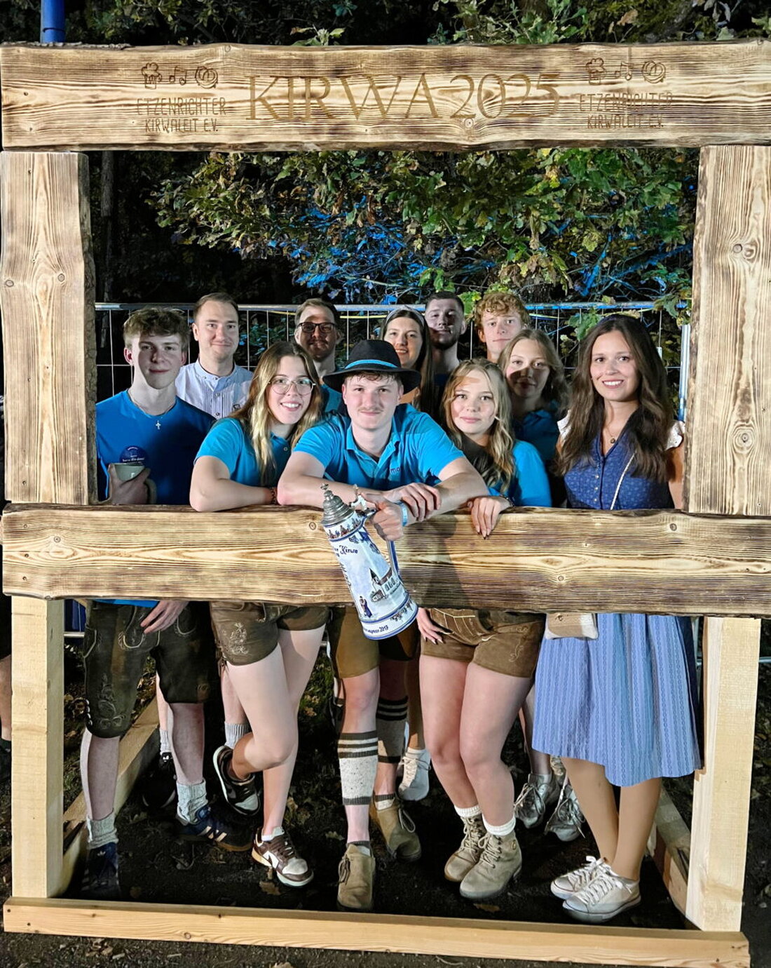 Etzenricht. Teil eins der Kirchweih-Termine in Etzenricht erfreute sich guter Resonanz. Beim Auftritt der Partyband „Rundumadum“ war das Zelt voll. Beim Preisschafkopf füllten 132 Schafkopffreunde die Bierzeltgarnituren.