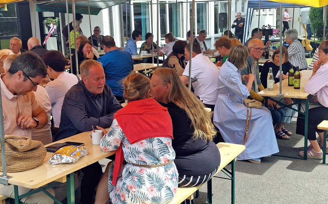 Neustadt/WN. Mit einem festlichen Gottesdienst und einem bunten Programm hat die evangelische Gemeinde das 50-jährige Bestehen der Martin-Luther-Kirche gefeiert und ein Zeichen für Glaube, Gemeinschaft und Zuversicht gesetzt.