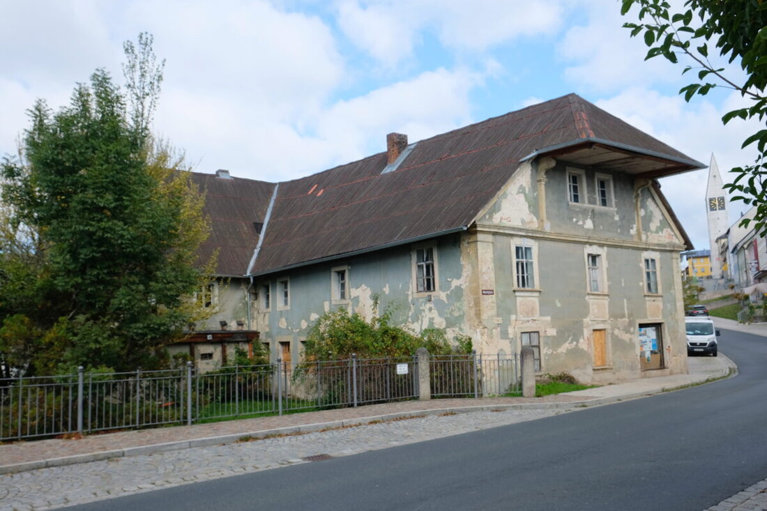 Kirchenthumbach. Der Verein Boderhaus e.V. will das marode, denkmalgeschützte Boderhaus retten. Eine Machbarkeitsstudie für 30.000 Euro wird zu 53 bis 73 Prozent gefördert, die Gemeinde zahlt 3.000 Euro.